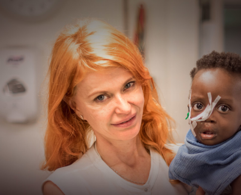 Axelle Red bezoekt mercy ships africa mercy in Benin header