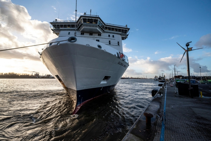Foto's vertrek Global Mercy