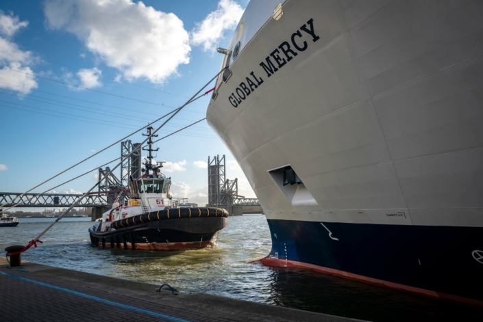 Foto's vertrek Global Mercy