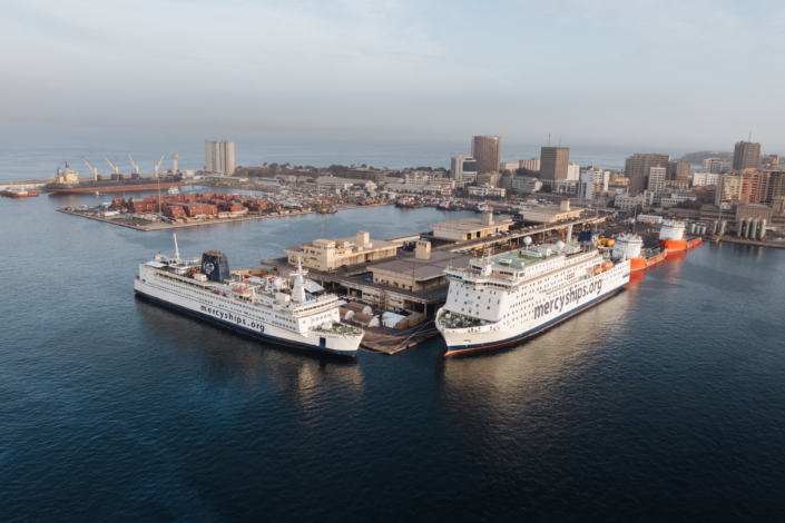 Mercy Ships vierde 30 jaar Afrika met nieuw plan voor veilige chirurgie