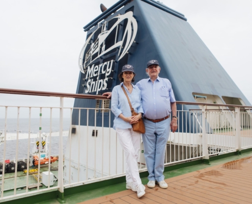 Soudal-bedrijfsleider én donateur Vic Swerts bezocht samen met echtgenote Lea Deridder de Global Mercy in Sierra Leone.