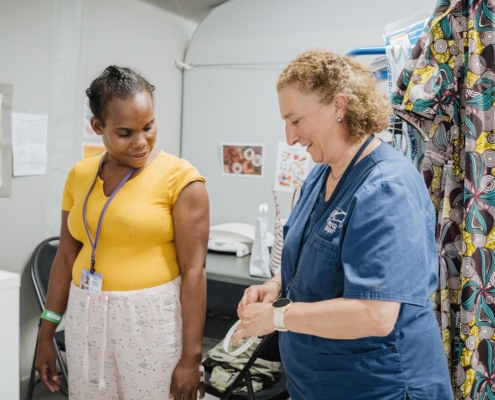 Diëtiste Pascale Berghmans aan boord bij Mercy Ships