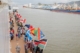 Bemanning tijdens de aankomst van de Global Mercy in Sierra Leone.
