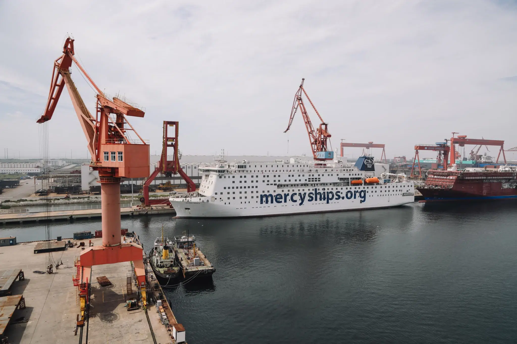 De Global Mercy in de haven van Antwerpen, 202