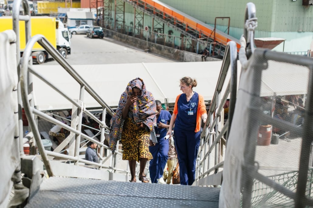 GND190318 CHARITY PAT05030 GANGWAY BEFORE LA001 HI MID
